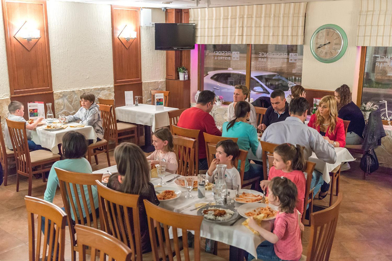 Food & Drinks 5, P4W Hotel Residence Szombathely, Szombathely
