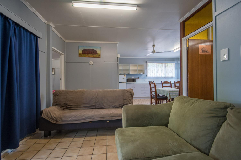 Others 3, Ash's Holiday Units, Carpentaria
