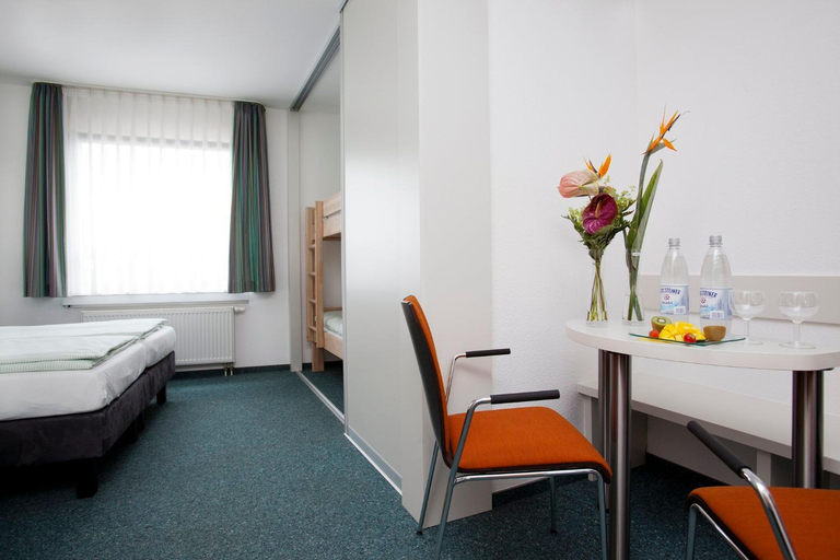 Bedroom 2, Jugendherberge Koln-Deutz, Köln