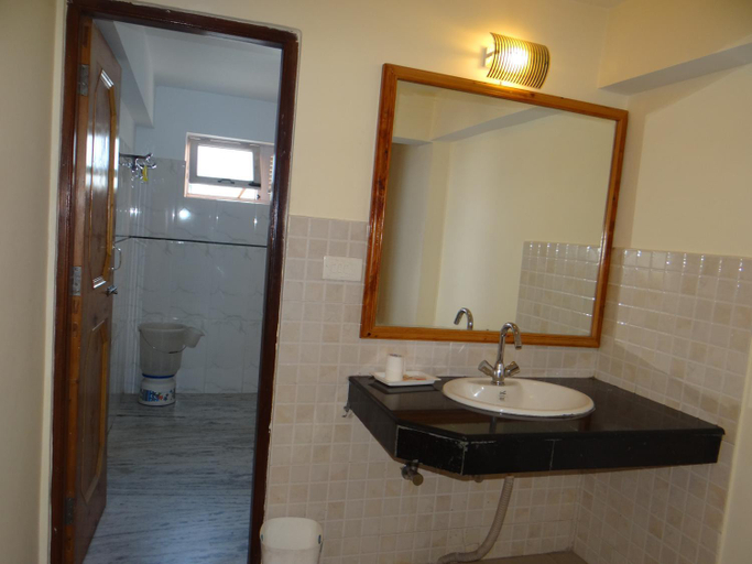 Bathroom, Mountain Trail Manali Hotel, Kullu
