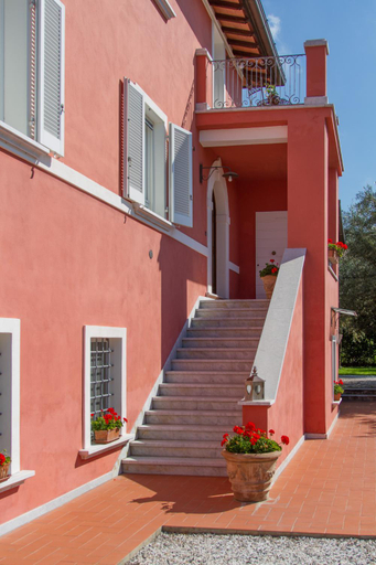 Exterior 4