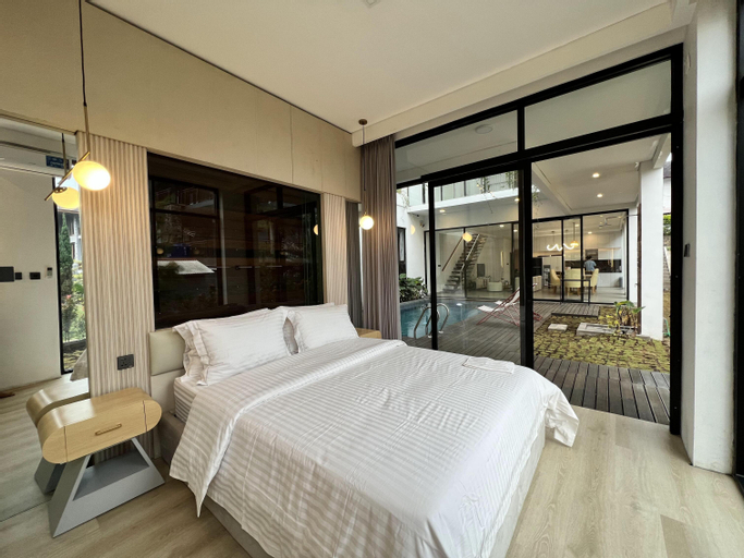 Villa Istana Bunga Amethyst V-89 5 Bedroom With Private Pool and Karaoke Set, Bandung Barat