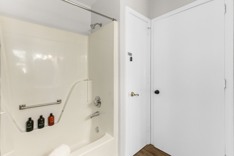 Bathroom 4, Rooms on Rose, Jefferson