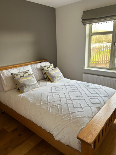 Bedroom 2, The Oaks, Luxury 2 bedroom cottage in a peaceful location, Suffolk