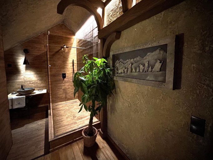 Bathroom 3, Excalibur Elmenyfogado, Eger