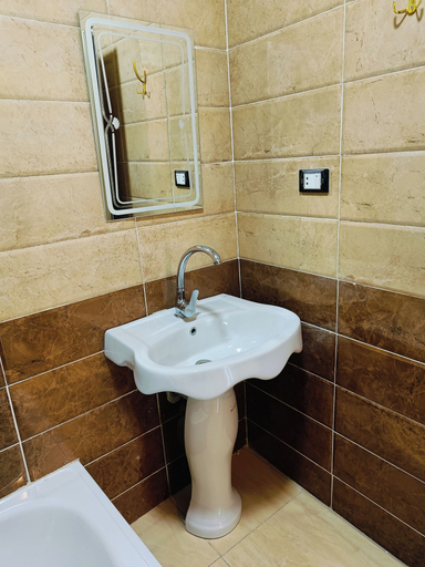 Bathroom 4, sneferu pyramids inn, Al-Ahram