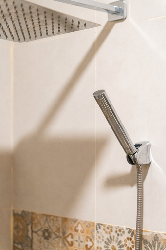 Bathroom 10
