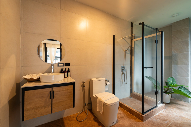 Bathroom 10
