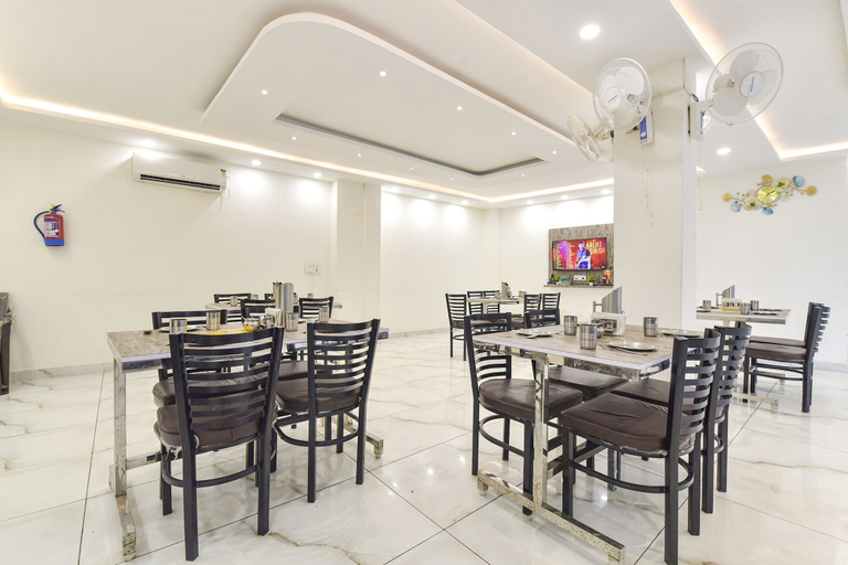 Food & Drinks 5, Fabhotel Dev Palace, Dehradun