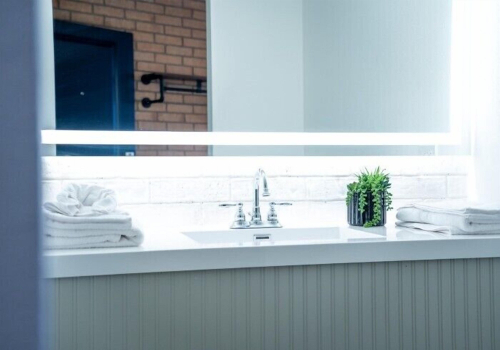 Bathroom 4, The Landmark Hotel, Webb
