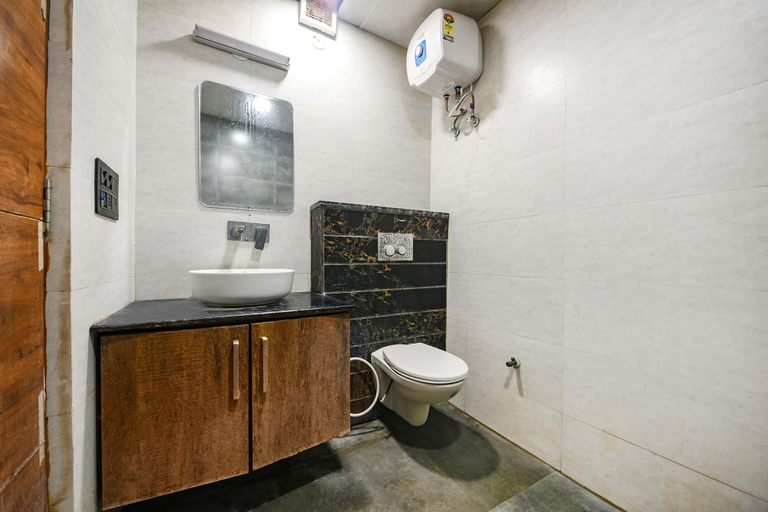 Bathroom, Fabhotel The Grand Velvet, Gautam Buddha Nagar