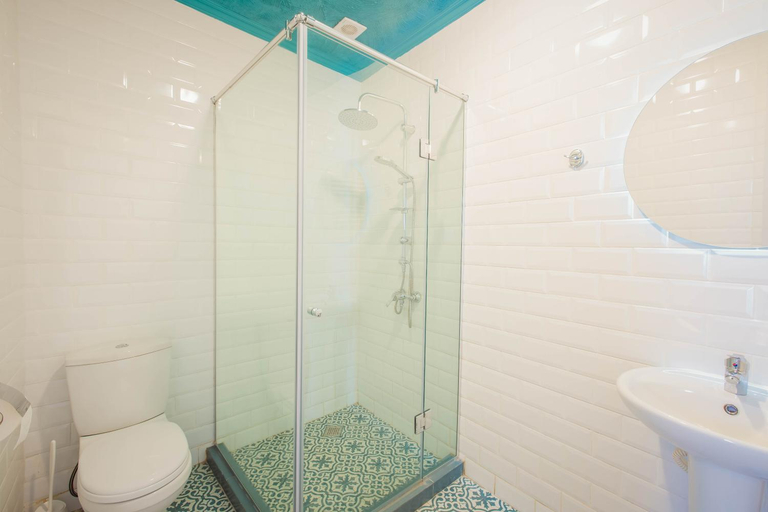 Bathroom 2, Galaktioni 22, Tbilisi