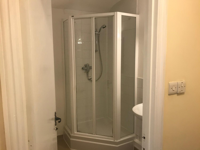 Bathroom 5, The Swan Inn Newport, Telford and Wrekin