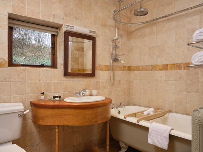 Bathroom 4, The Newbridge on Usk, Newport
