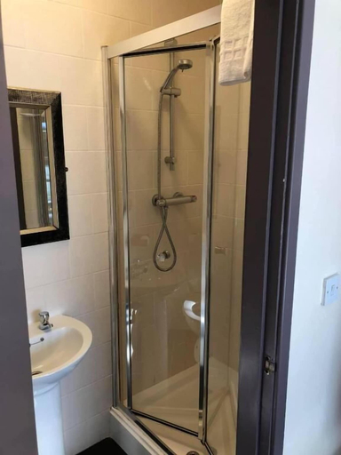 Bathroom 2, The Minworth Club & Lodge, Birmingham