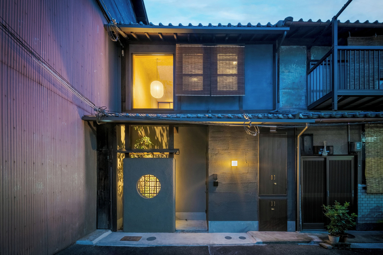 Exterior & Views
