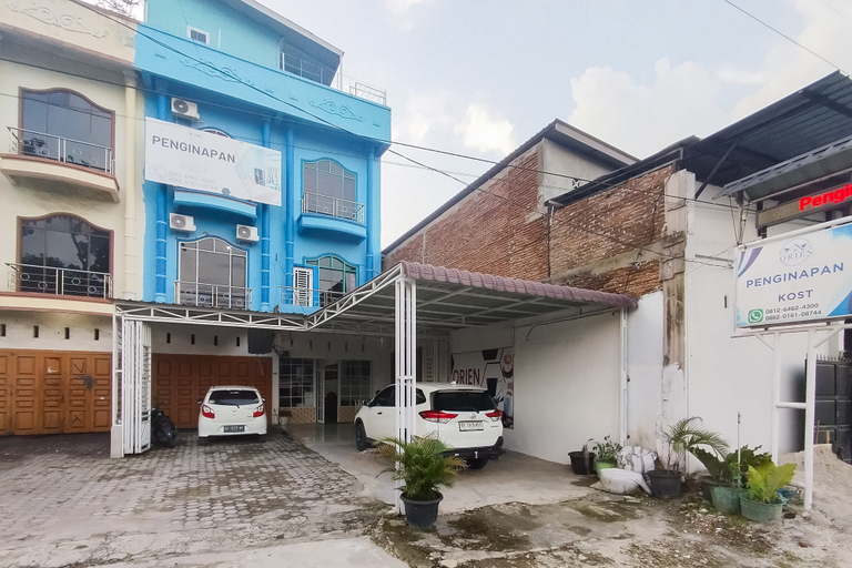 Exterior & Views, RedDoorz @ Orien Guesthouse Pematang Siantar, Pematangsiantar