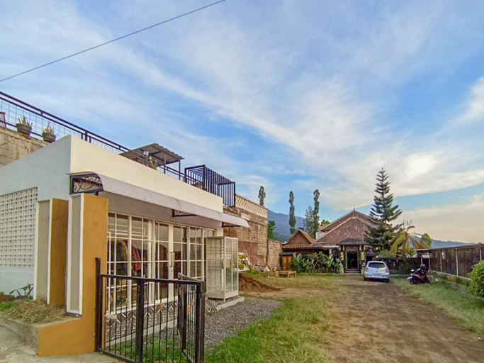 Exterior & Views 2, Intayu Homestay RedPartner, Malang