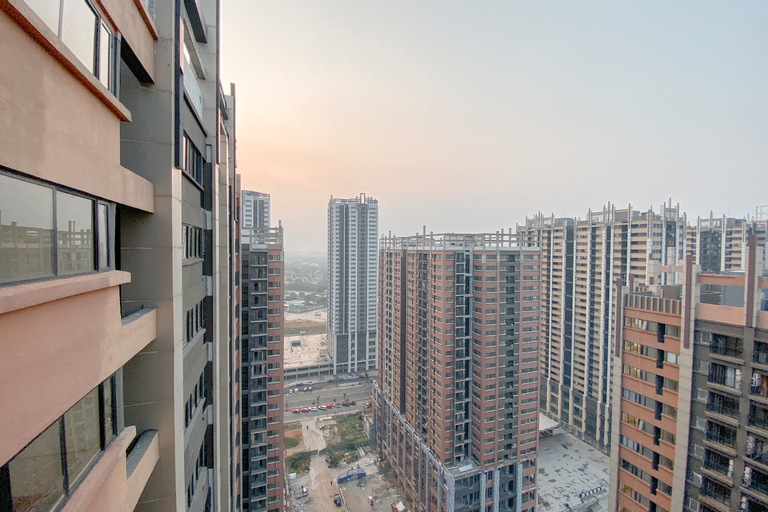 Exterior & Views 4, Cozy and Modern 2BR at Meikarta Apartment By Travelio, Cikarang