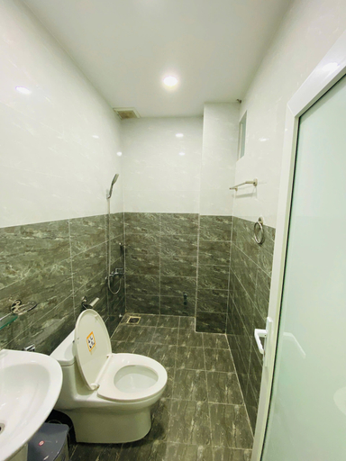 Bathroom 3, Khach San Gia Thanh, District 5