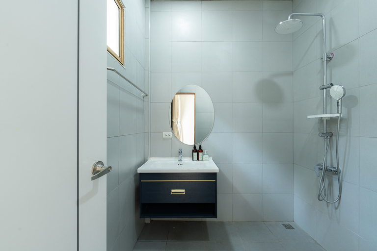 Bathroom 17