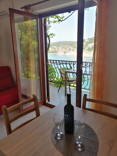 Others 3, Apartments and Room Caric, Jelsa