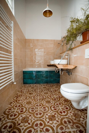 Bathroom 3, BudapeStayz - Bacso Apartments, Budapesti