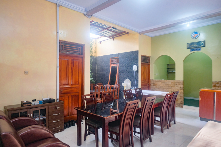 Food & Drinks 4, RedDoorz @ Shabrina Homestay Syariah Maguwo, Sleman
