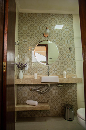 Bathroom, Mirante das Montanhas, Dores do Rio Preto