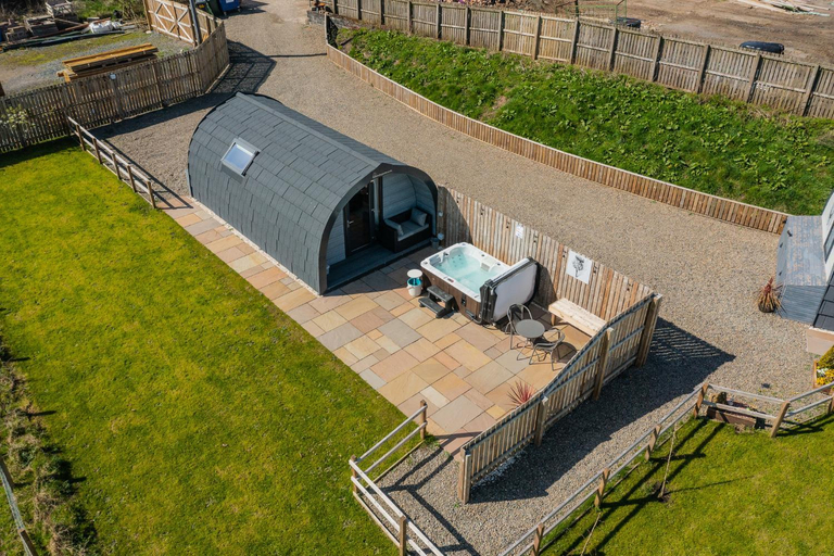 Others 3, Thistle Pod Farm Stay with Hottub Sleeps 2, East Ayrshire