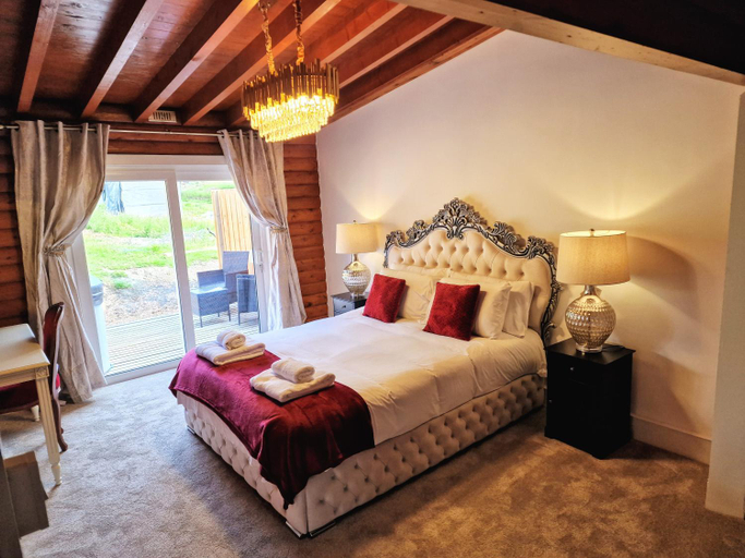Others 3, Kaoglen-Spruce-Hot Tub-Forrest Setting-Pet Friendly, Perthshire and Kinross
