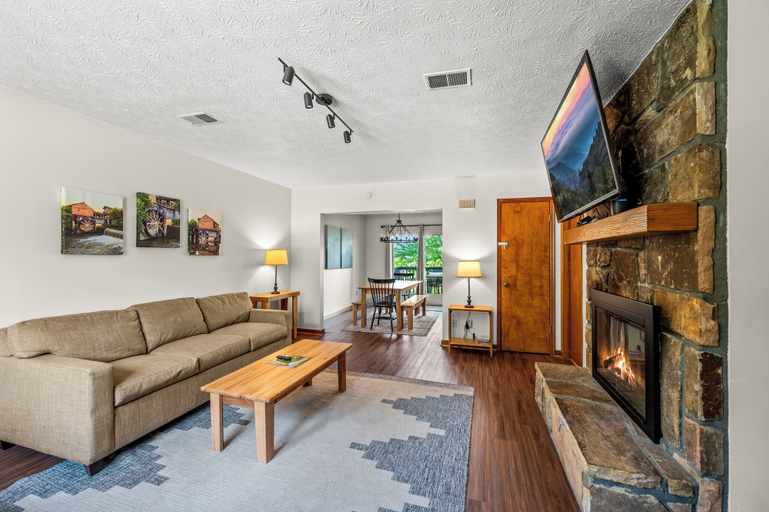 Others 5, Pinecrest Townhomes, Sevier
