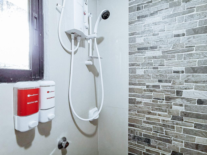 Bathroom 18