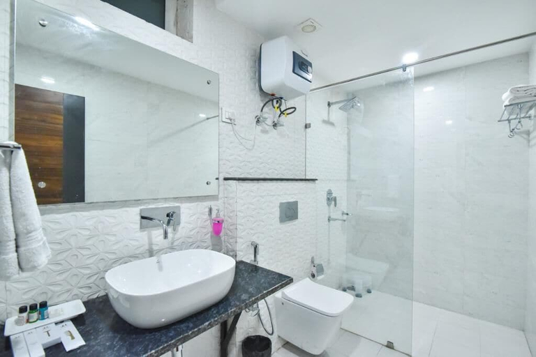 Bathroom, Anandam hotel, Kangra