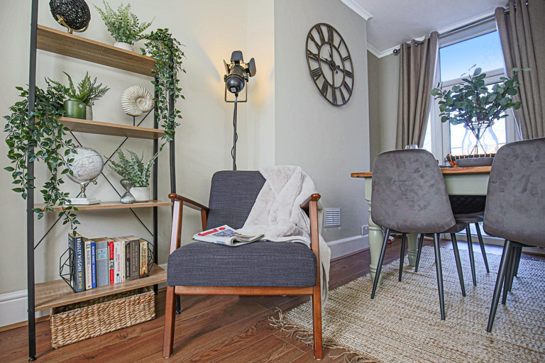 Others 5, Host & Stay - Newington Road, Northamptonshire
