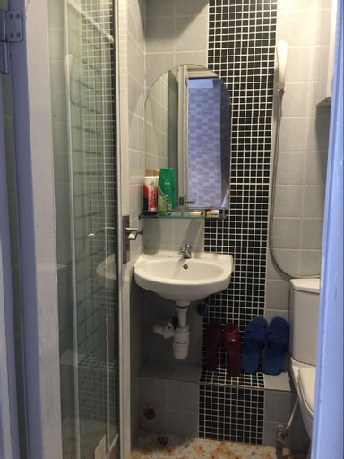 Bathroom 10