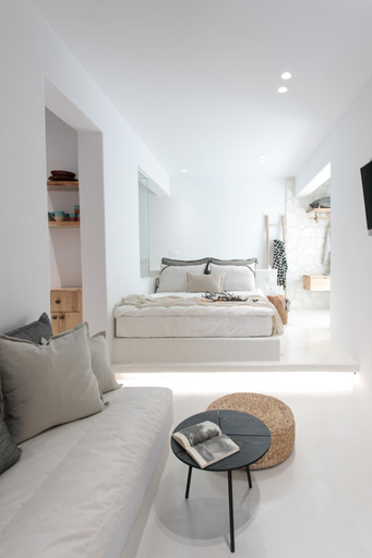Others 2, Naxian Aura suites, South Aegean