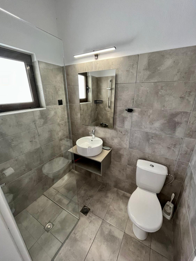 Bathroom 2, Kydonia apartments, Crete
