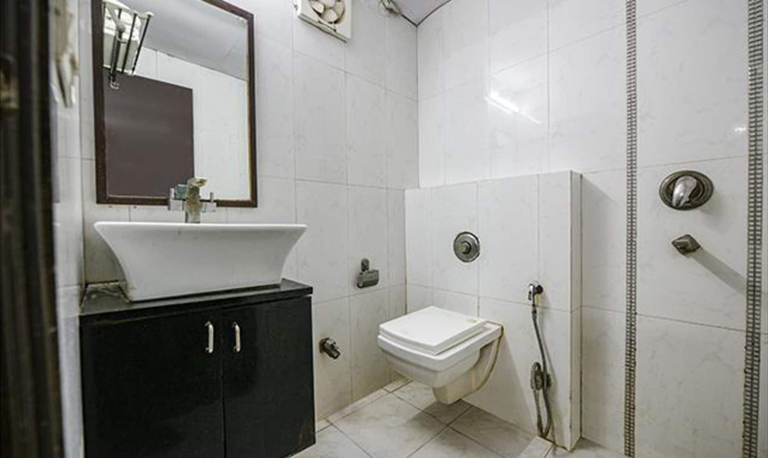 Bathroom 3, Fabhotel Swiss International, Delhi
