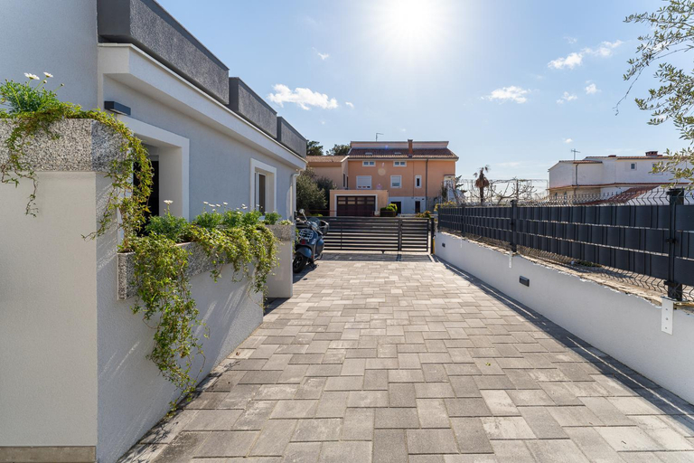 Others 5, VILLA SOGI, Biograd na Moru