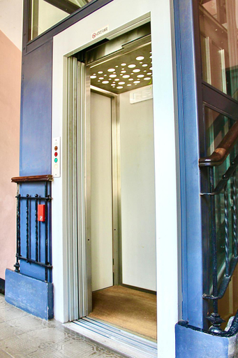 Exquisitely renovated and centrally located apartment with free parking, Torino