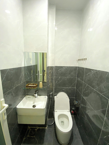 Bathroom 5, Khach San Gia Thanh, District 5