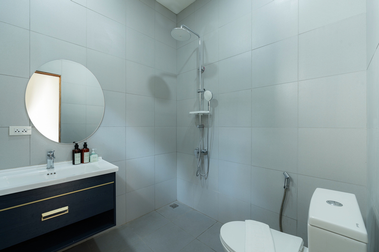Bathroom 11
