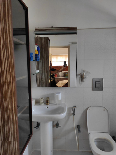 Bathroom 10