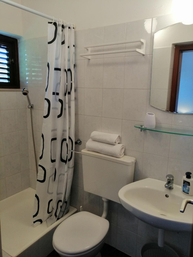 Bathroom 2, Apartments and Room Caric, Jelsa