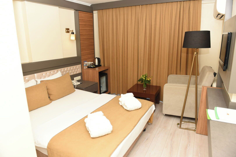 Bedroom 2, Lycus River Thermal Hotel, Akköy