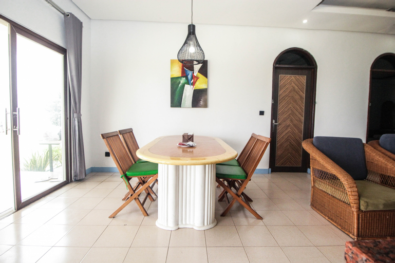 Dining Room 9