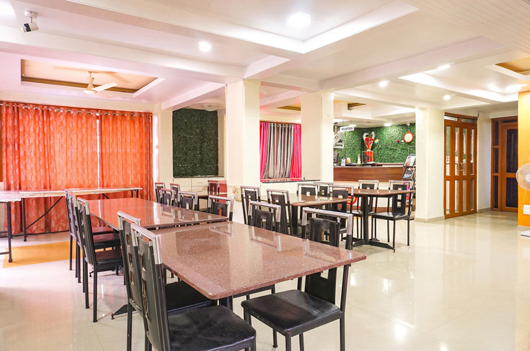 Food & Drinks 3, Fabhotel Shree Swami, Pune