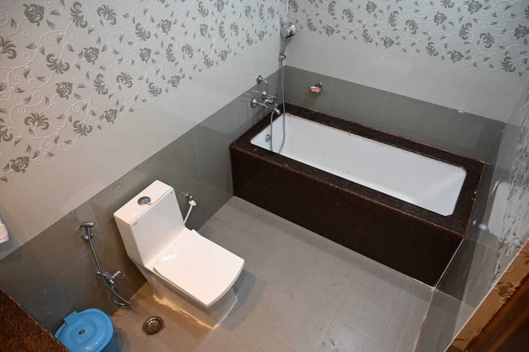 Bathroom 3, Kartikeya Home Stay, Varanasi