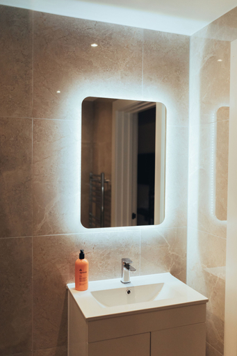 Bathroom 3, Kings Head Usk, Monmouthshire